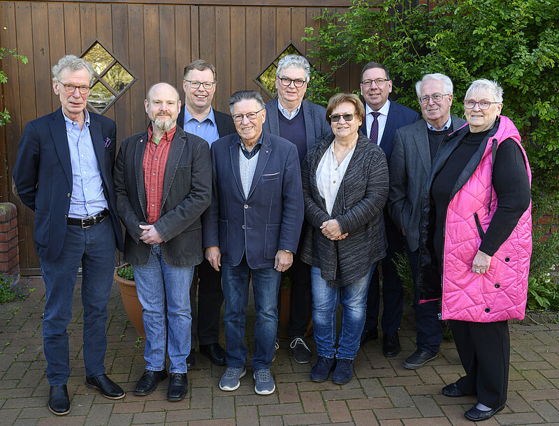  Jürgen Eberhard Niewedde, Frank Niermann, Ulrich Wienke, Hartmut Nümann, Lothar Schmalen, Barbara Schmitter, Jürgen Krämer, Rolf Lange, Ulrike Bösemann. Auf dem Foto fehlt Marlies Albers. Foto: Hermann Pentermann