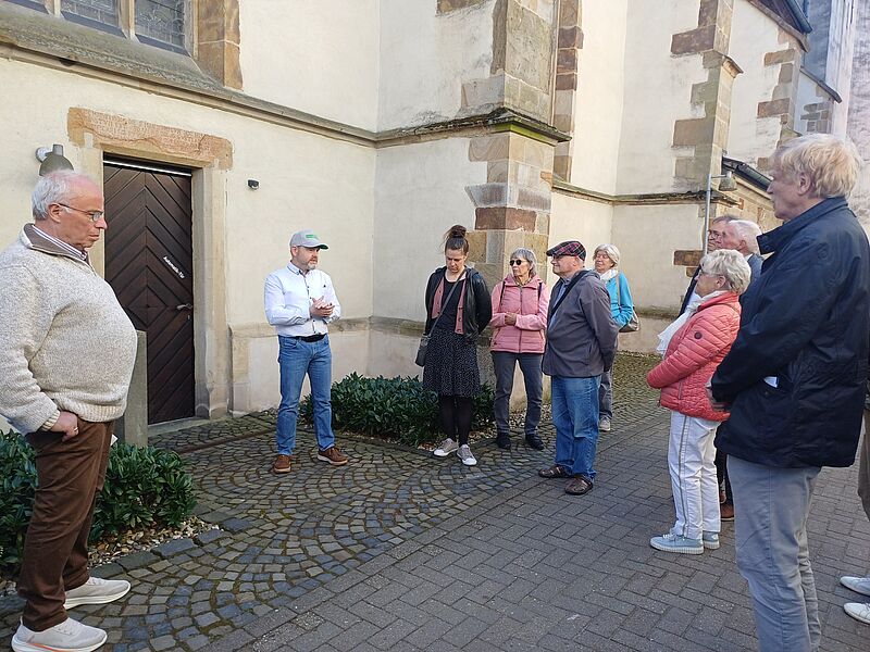 Die Teilnehmer erfuhren alte Geschichten wie die Bedeutung dieser Kirchentüre.
